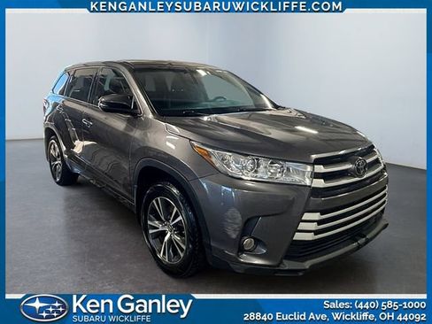 Used 2017 Toyota Highlander Plus AWD/4WD image 6