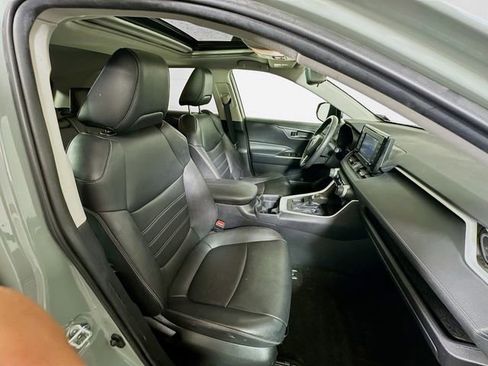 Used 2021 Toyota RAV4 XLE Premium image 30