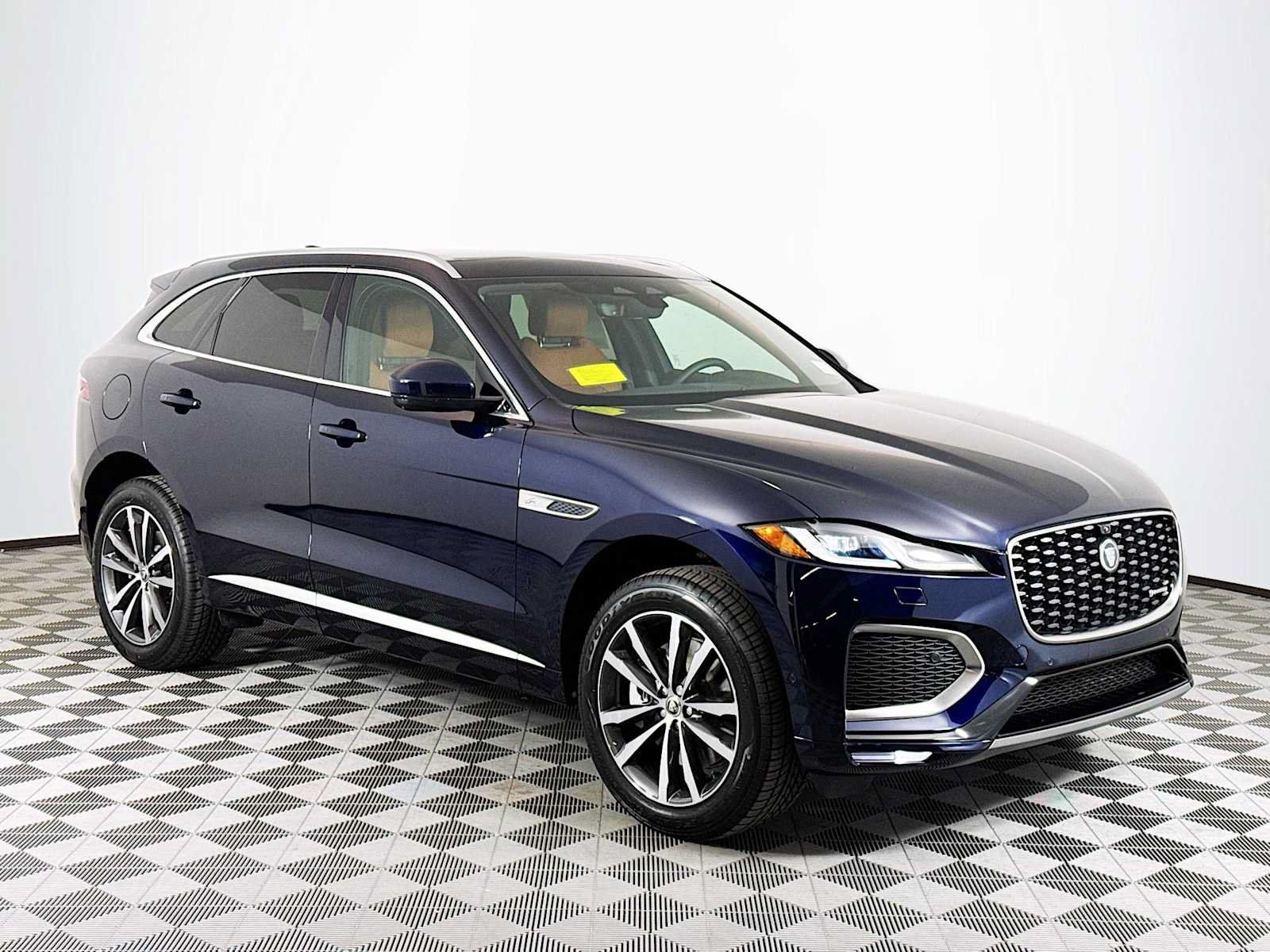 New 2025 Jaguar F-PACE R-Dynamic S AWD/4WD image 3