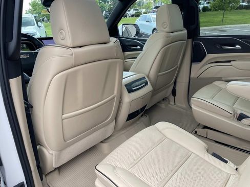 Used 2024 Cadillac Escalade ESV Premium Luxury AWD/4WD image 20