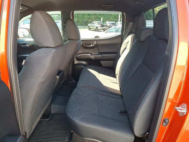 Used 2017 Toyota Tacoma TRD Off-Road w/ Tow Package (A/T) AWD/4WD image 10