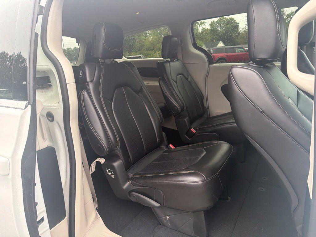 Used 2024 Chrysler Pacifica Touring-L FWD image 30