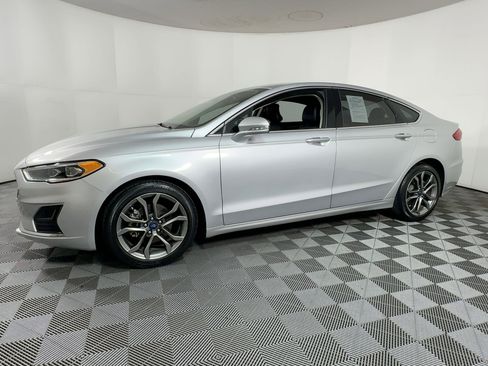 Used 2019 Ford Fusion SEL image 18