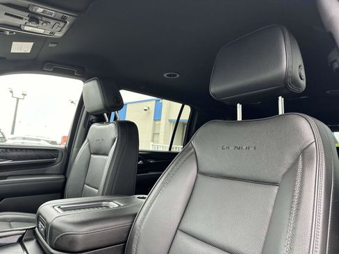 Used 2024 GMC Yukon XL Denali image 18