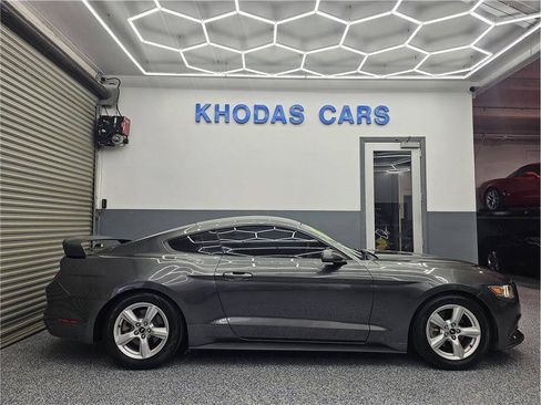 Used 2016 Ford Mustang Coupe RWD image 5
