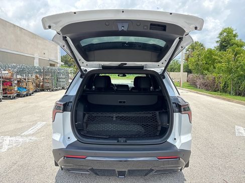 Used 2026 Chevrolet Equinox RS w/ Convenience Package III FWD image 9