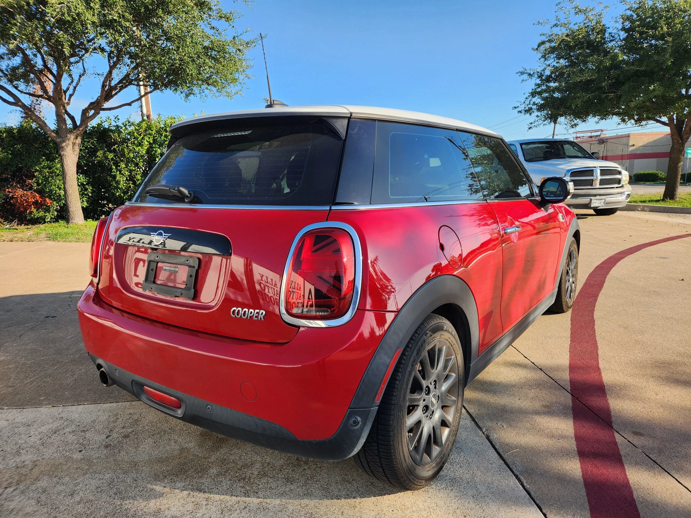 Used 2021 MINI Cooper 2-Door Hardtop FWD image 5