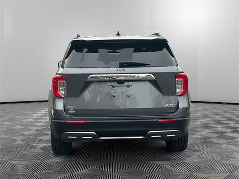 Used 2022 Ford Explorer XLT w/ Equipment Group 202A image 4