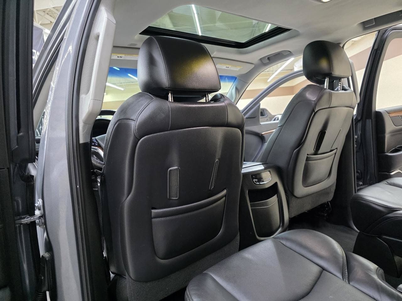 Used 2018 Cadillac Escalade ESV Luxury RWD image 27