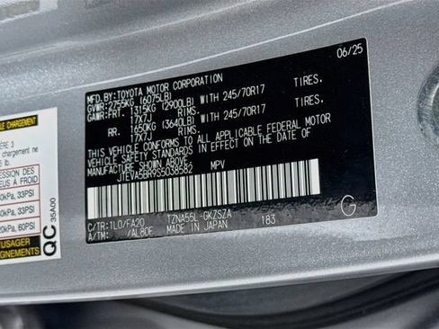 Certified 2025 Toyota 4Runner SR5 AWD/4WD image 32