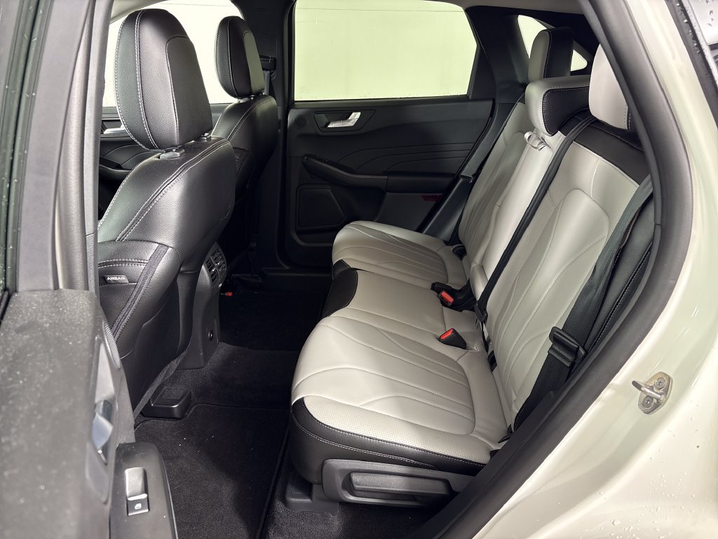 Certified 2025 Ford Escape SE w/ PHEV Premium Package FWD image 31