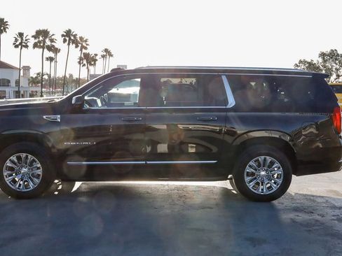 Used 2025 GMC Yukon XL Denali AWD/4WD image 14