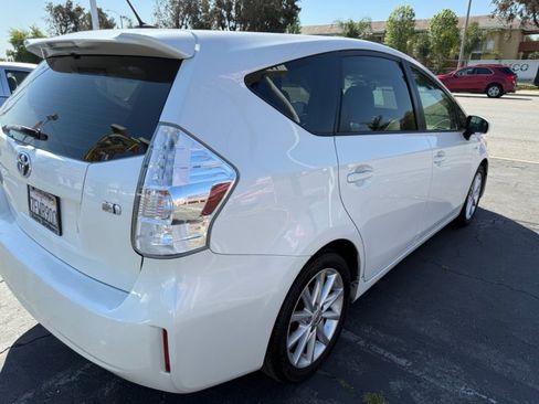 Used 2014 Toyota Prius V Five image 5