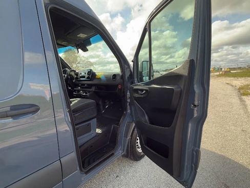 Used 2019 Mercedes-Benz Sprinter 144 image 15
