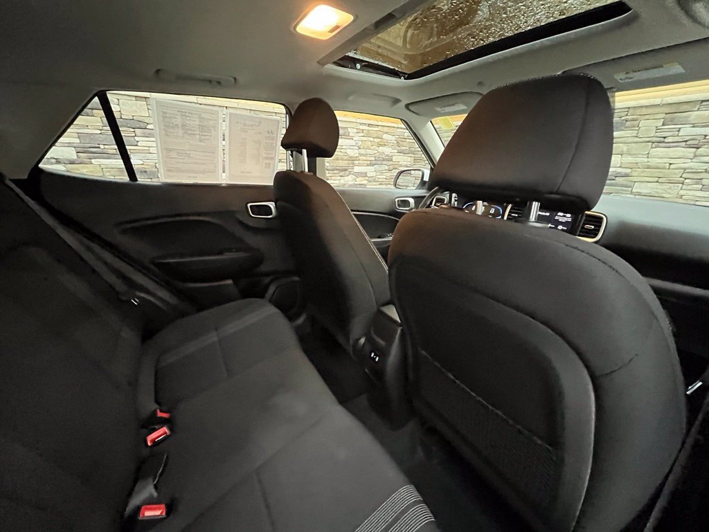Used 2024 Hyundai Venue SEL FWD image 37