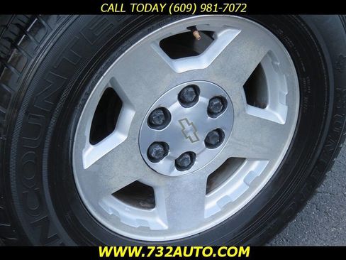 Used 2004 Chevrolet Tahoe LT w/ LT Preferred Equipment Group AWD/4WD image 29