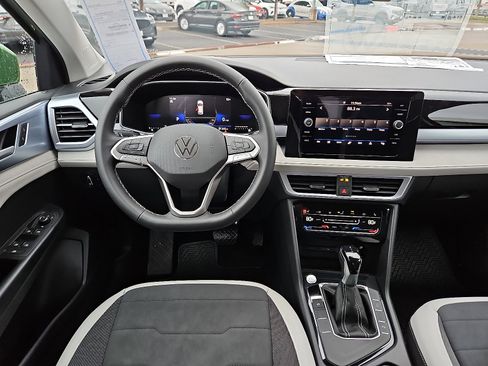 New 2026 Volkswagen Taos SE image 7