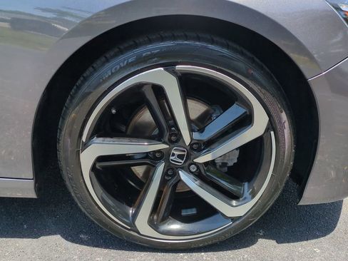 Used 2018 Honda Accord Sport image 11