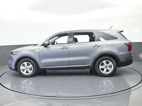 Used 2023 Kia Sorento LX FWD image 3