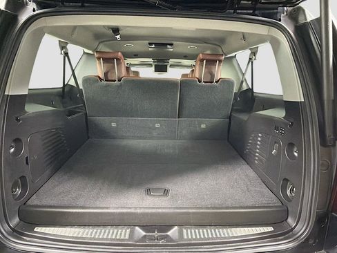 Used 2019 Chevrolet Suburban Premier w/ Premier Plus Edition AWD/4WD image 31