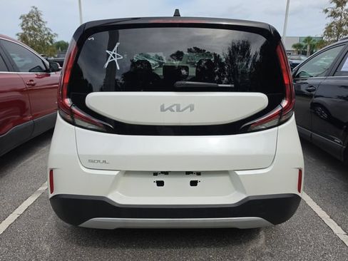 Certified 2025 Kia Soul LX w/ LX Technology Package FWD image 5