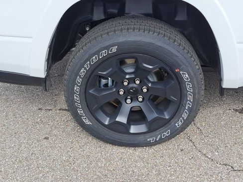 New 2026 RAM 1500 4x4 Crew Cab image 6