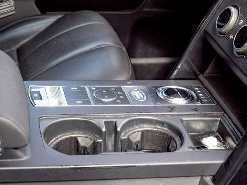 Used 2020 Land Rover Discovery SE AWD/4WD image 8