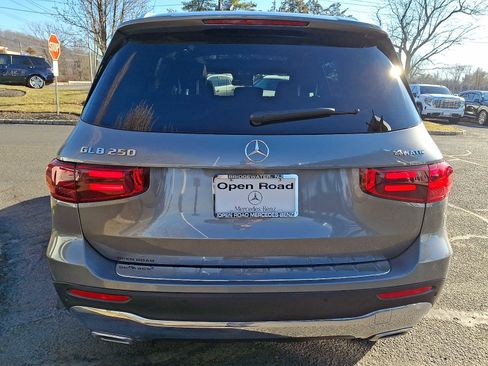 Used 2026 Mercedes-Benz GLB 250 4MATIC image 5