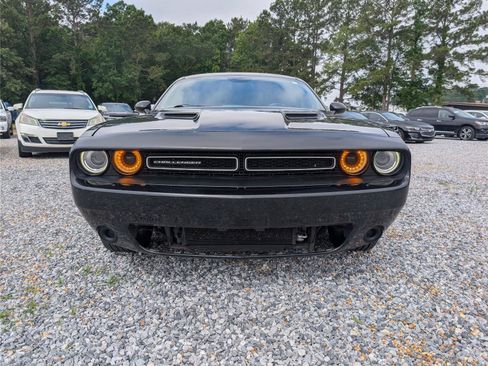 Used 2016 Dodge Challenger SXT RWD image 10