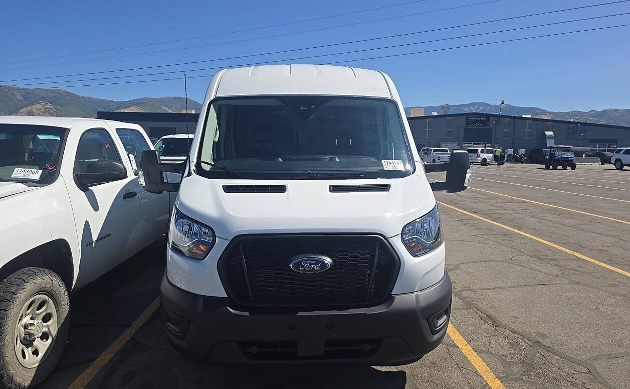 Used 2025 Ford Transit 350 148 Medium Roof AWD image 6
