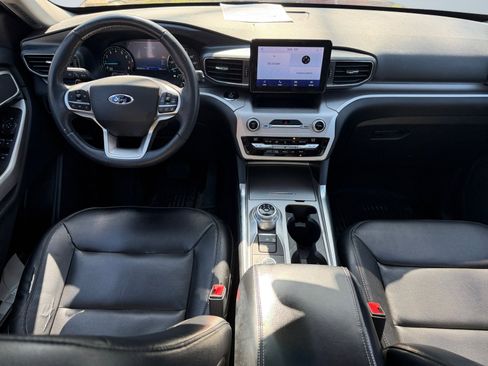 Used 2020 Ford Explorer XLT w/ Equipment Group 202A AWD/4WD image 11