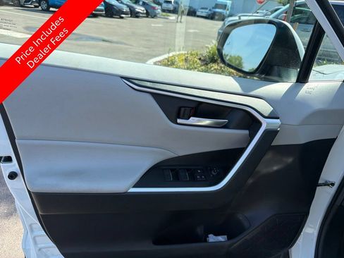 Used 2022 Toyota RAV4 XLE FWD image 11