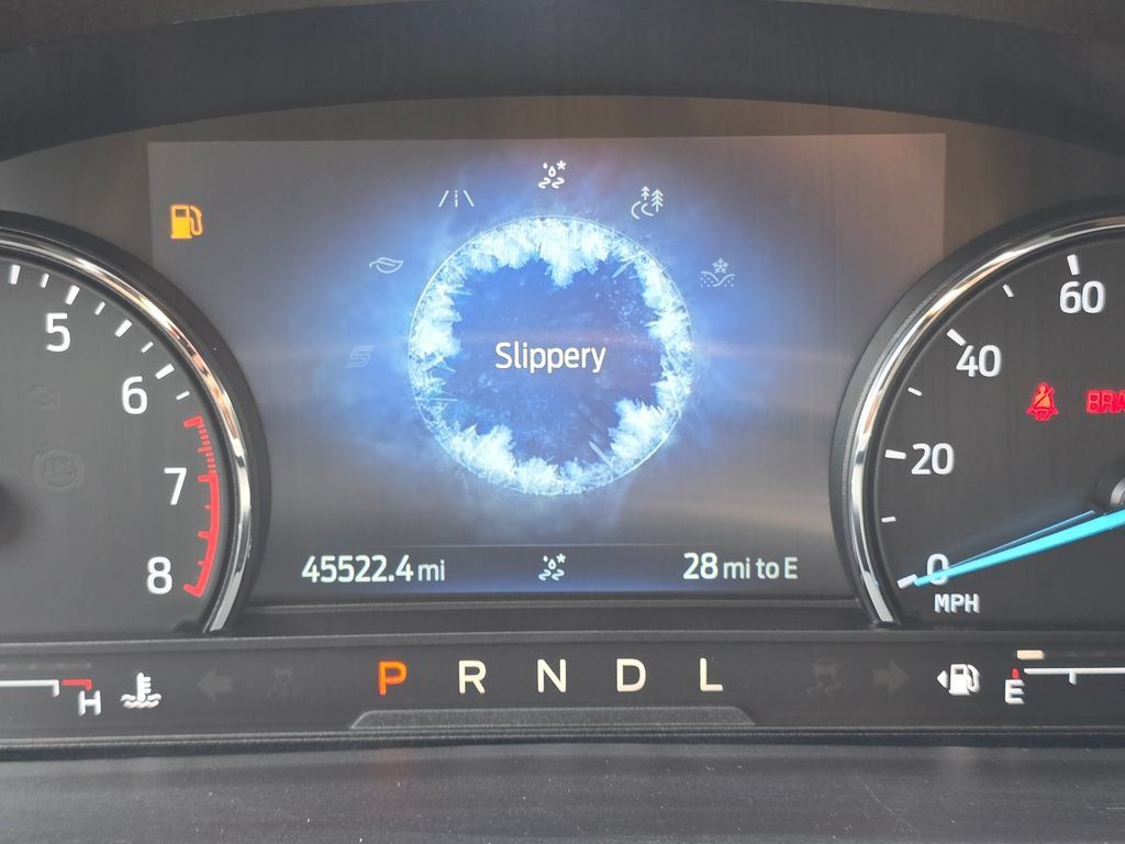 Used 2023 Ford Explorer XLT AWD/4WD image 9
