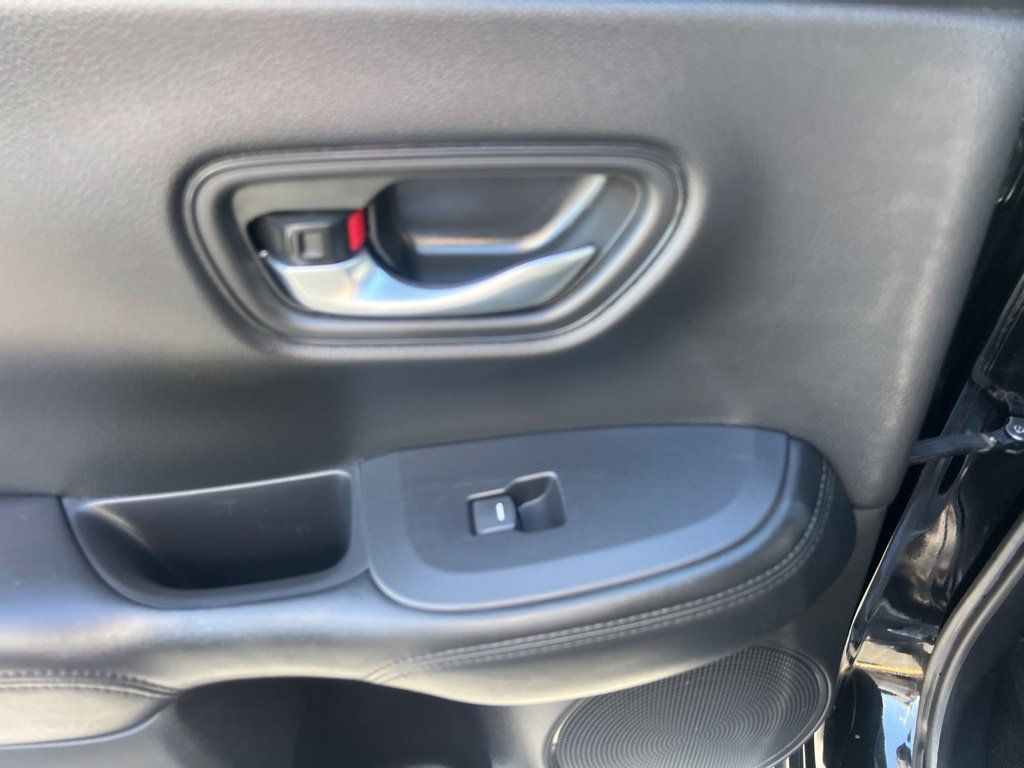 Used 2025 Honda HR-V LX image 26