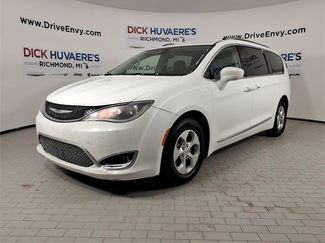 Used 2017 Chrysler Pacifica Touring-L Plus video 1