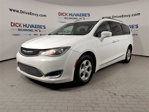 Used 2017 Chrysler Pacifica Touring-L Plus image 1