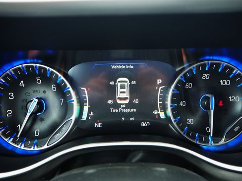 New 2025 Chrysler Pacifica Select w/ Uconnect Theater Family Group image 32