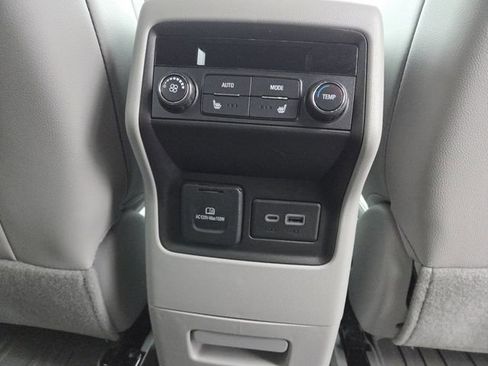 Certified 2023 GMC Acadia SLT w/ Technology Package image 20