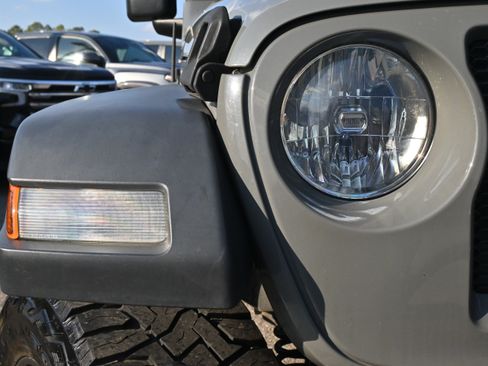 Used 2018 Jeep Wrangler Unlimited Sport image 25