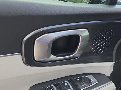 Certified 2025 Kia Sorento S w/ Panoramic Sunroof Package FWD image 19