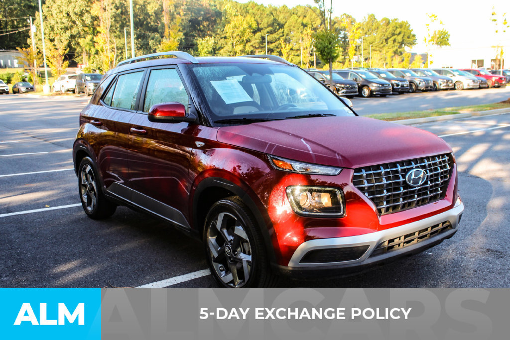Used 2025 Hyundai Venue SEL FWD image 3
