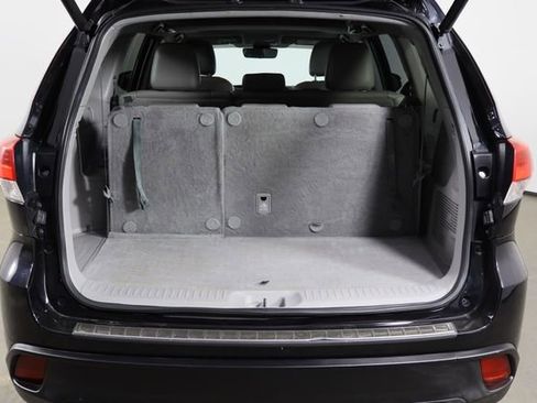 Used 2019 Toyota Highlander XLE image 18