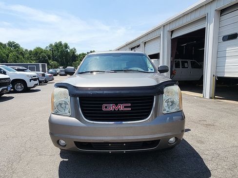 Used 2007 GMC Yukon SLT w/ SLT Preferred Equipment Group RWD image 8