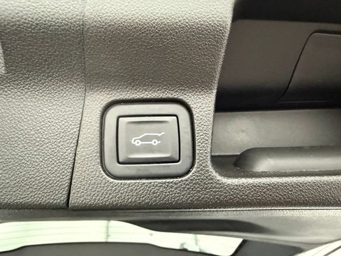 Used 2023 GMC Acadia SLT AWD/4WD image 10