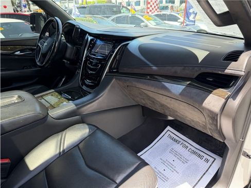 Used 2019 Cadillac Escalade Platinum AWD/4WD image 37
