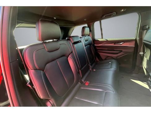 Certified 2024 Jeep Grand Cherokee Limited w/ Black Appearance Package image 23