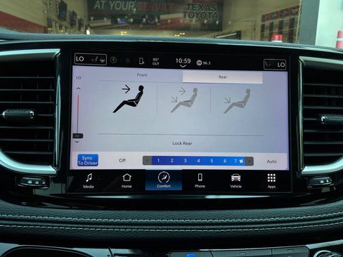 Used 2023 Chrysler Pacifica Touring-L FWD image 36