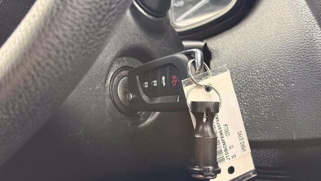 Used 2025 Toyota Corolla LE FWD image 35