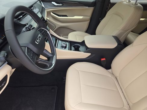 New 2026 Jeep Grand Cherokee L Limited AWD/4WD image 11