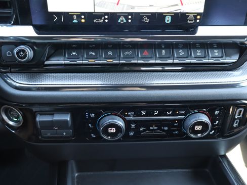 Used 2022 Chevrolet Silverado 1500 ZR2 w/ Technology Package AWD/4WD image 28